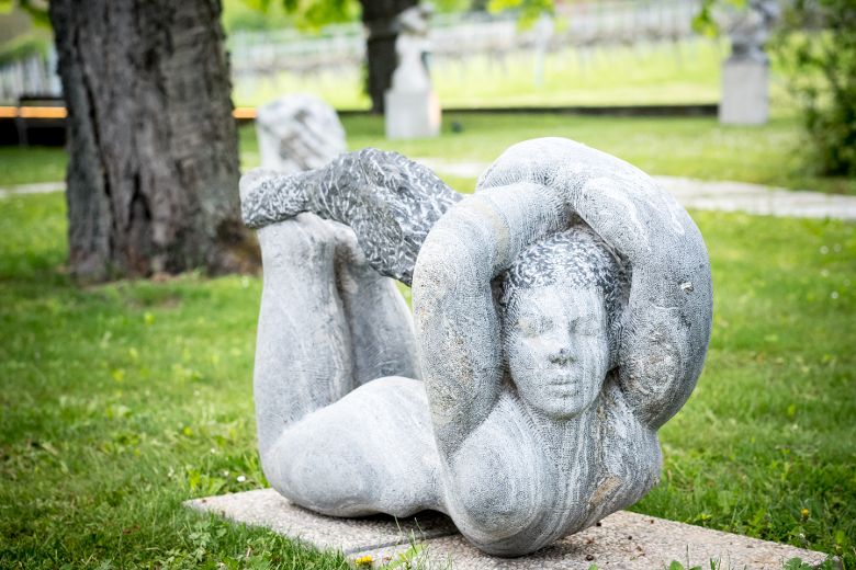 Skulptur Nymphe im Museumsgarten 2023 - Destan Gashi
